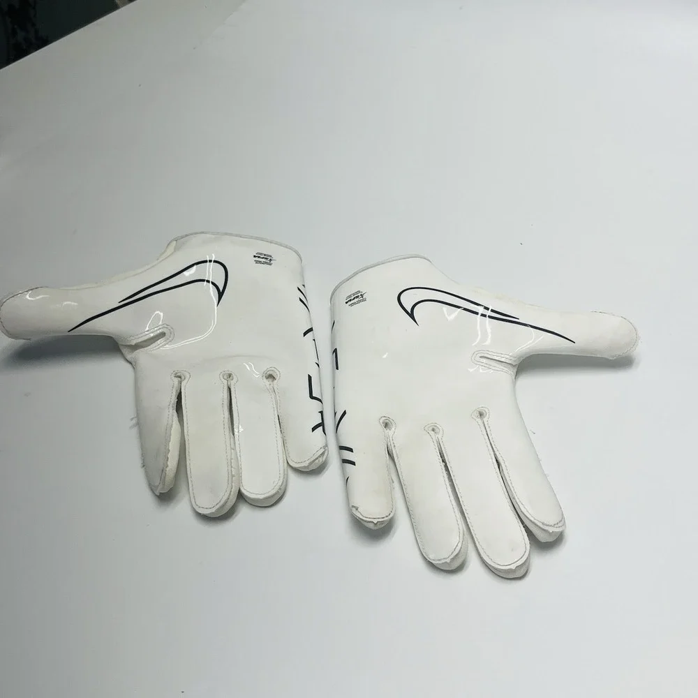 Nike gloves receiver
